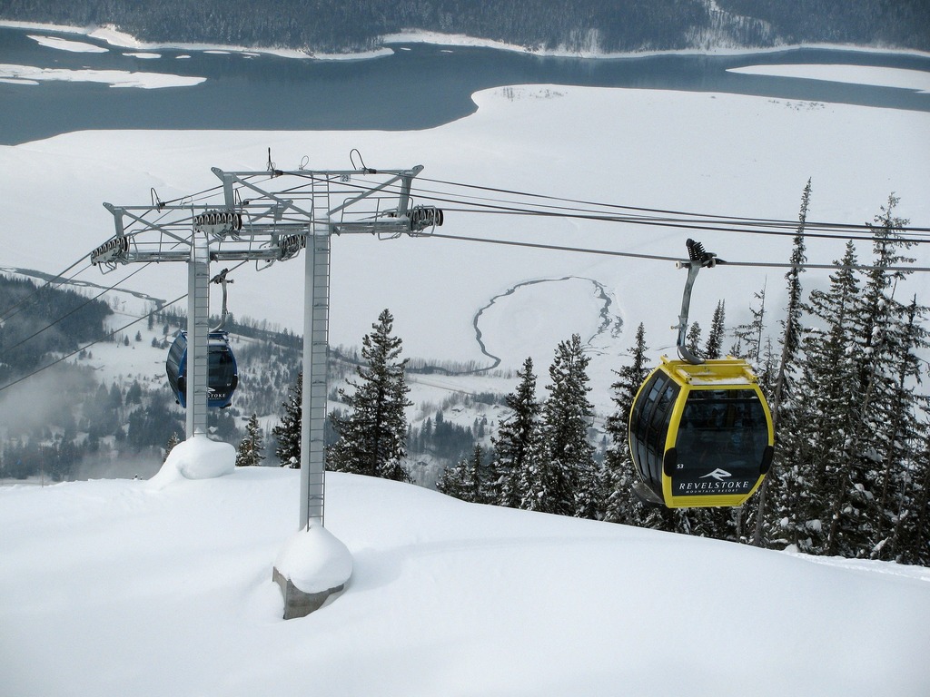 revelstoke best ski resort canada