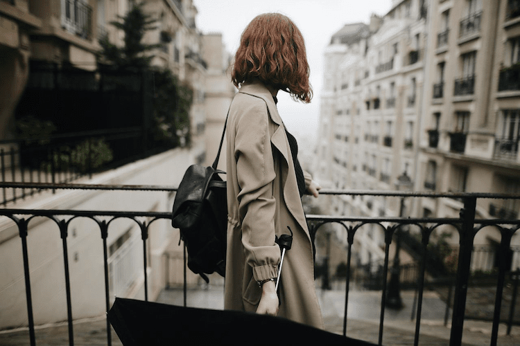 solo female traveler in paris