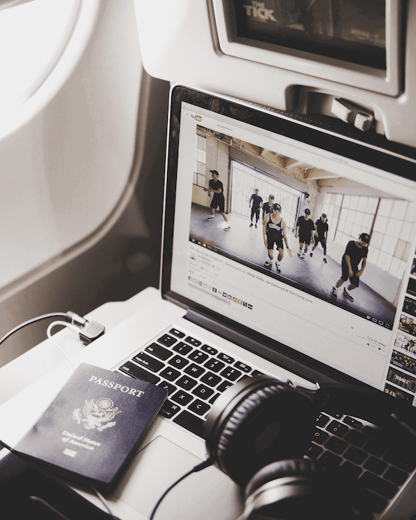 How To Listen To Music On A Plane All The Different Ways ⋆ Expert